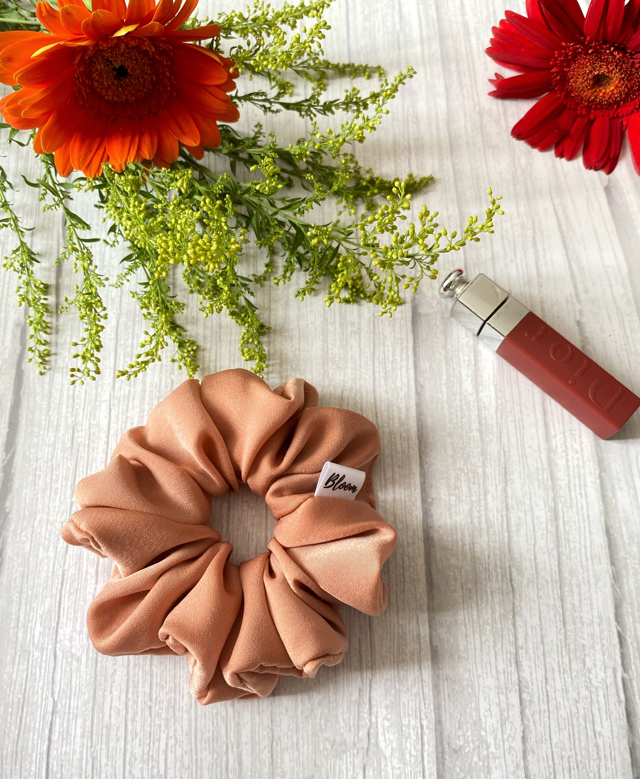 Dây cột tóc lụa ngọc trai màu nâu da đậm Standard_ Scrunchies