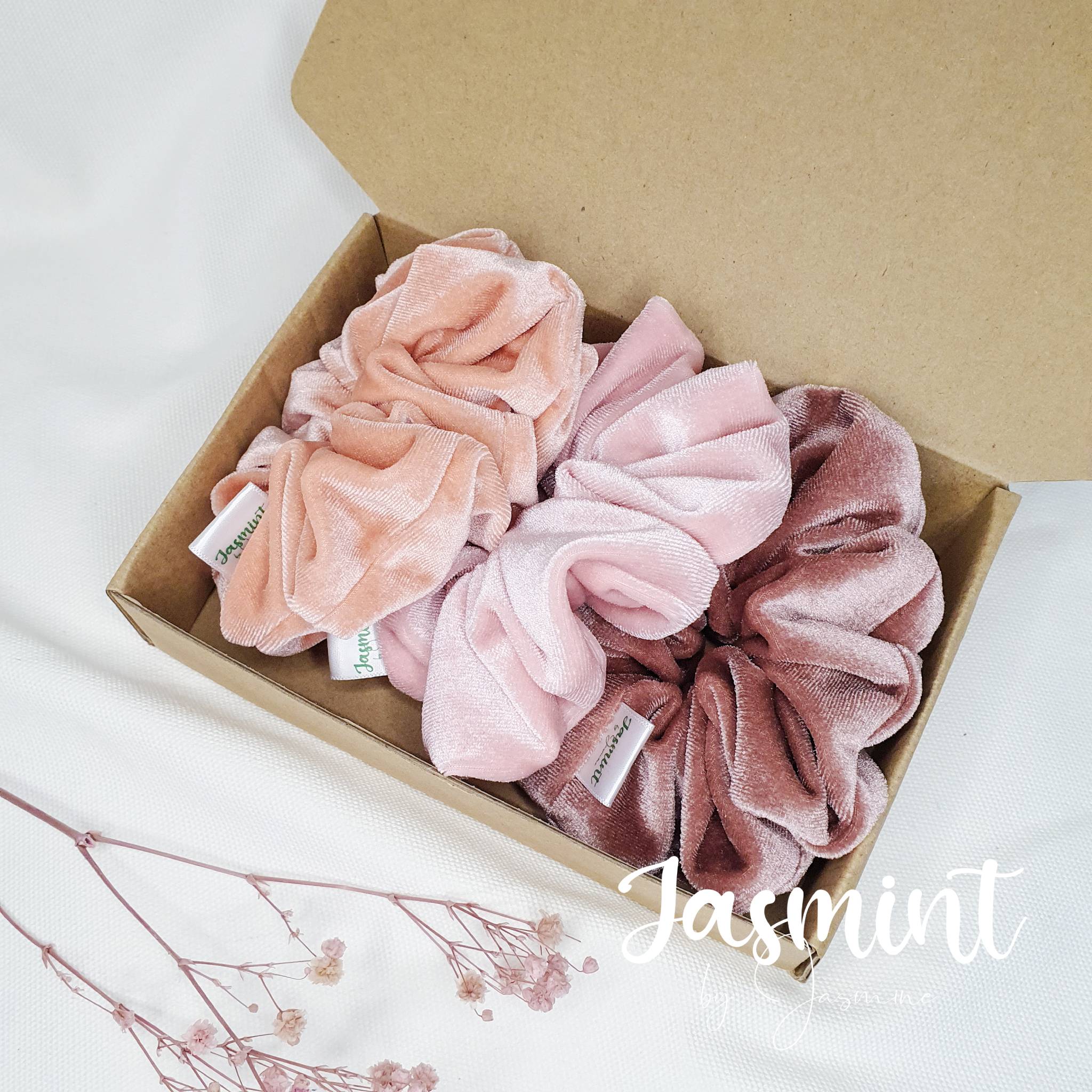 Scrunchies Đồ cột tóc vải nhung mềm mại bóng, đồ buộc tóc size phồng từ Jasmint