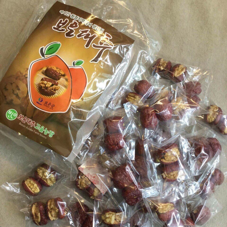 Táo đỏ kẹp óc chó nhập khẩu hàn quốc 500gr - date t6/2021