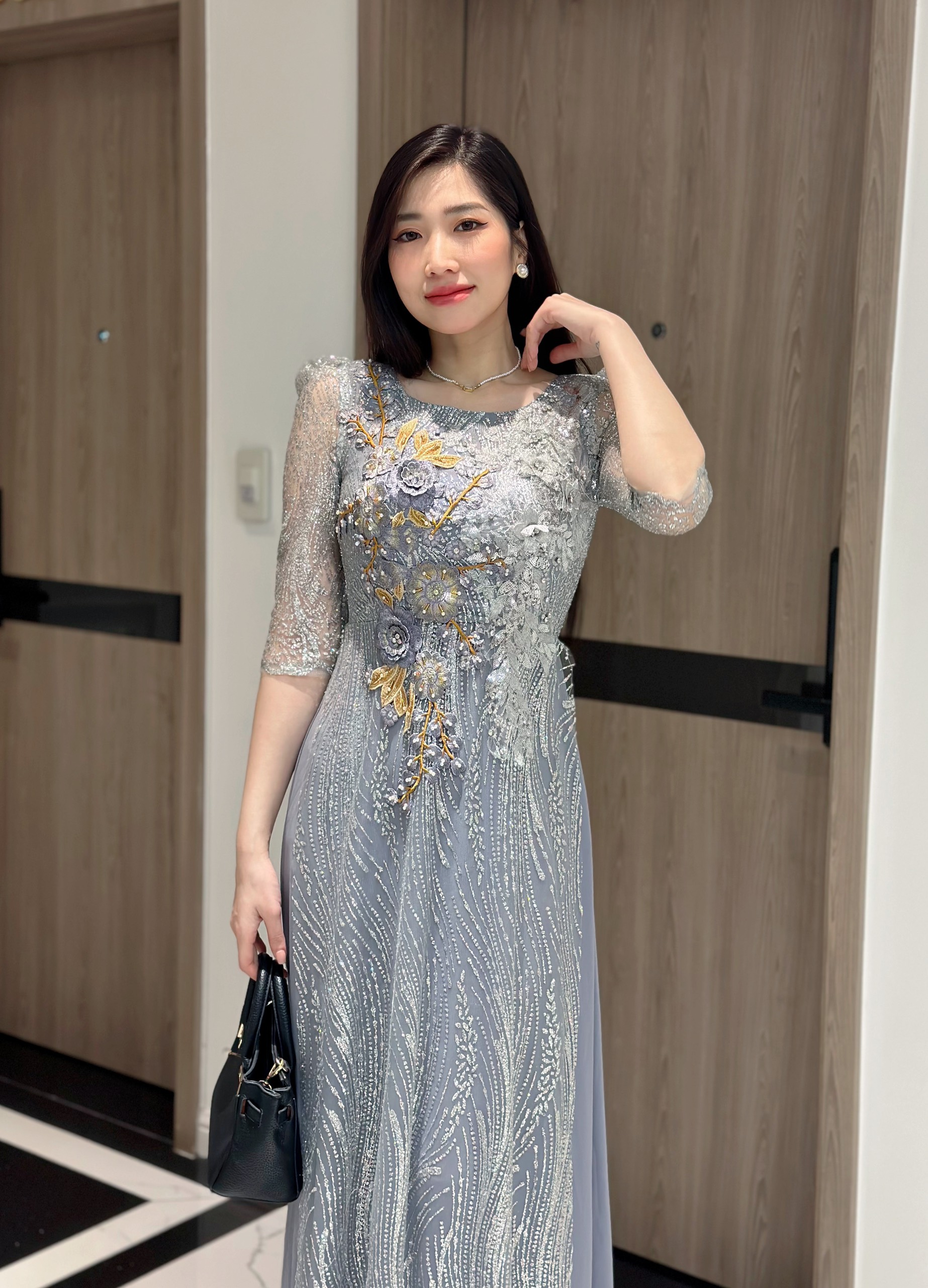 Đầm dạ hội kim tuyến, thiết kế sang trọng dự tiệc ngồi sui