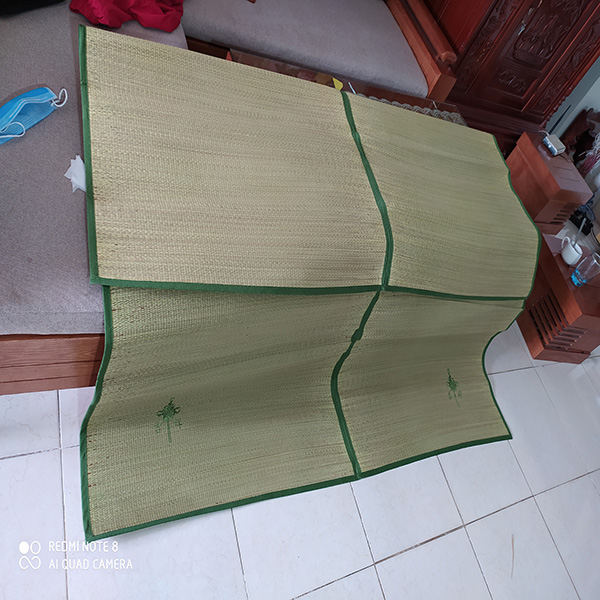 Chiếu cói tự nhiên, viền vải, kiểu gập đôi theo chiều dọc