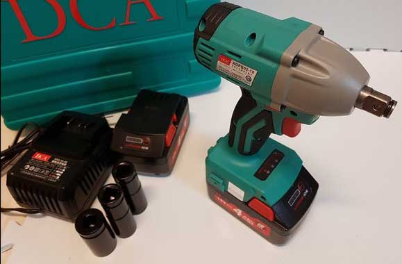 Máy siết buloong dùng pin dca adpb02-18ek
