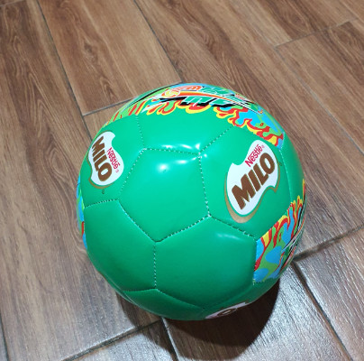 Trái banh đá milo 22cm chất liệu da cao cấp- cùng bé năng động