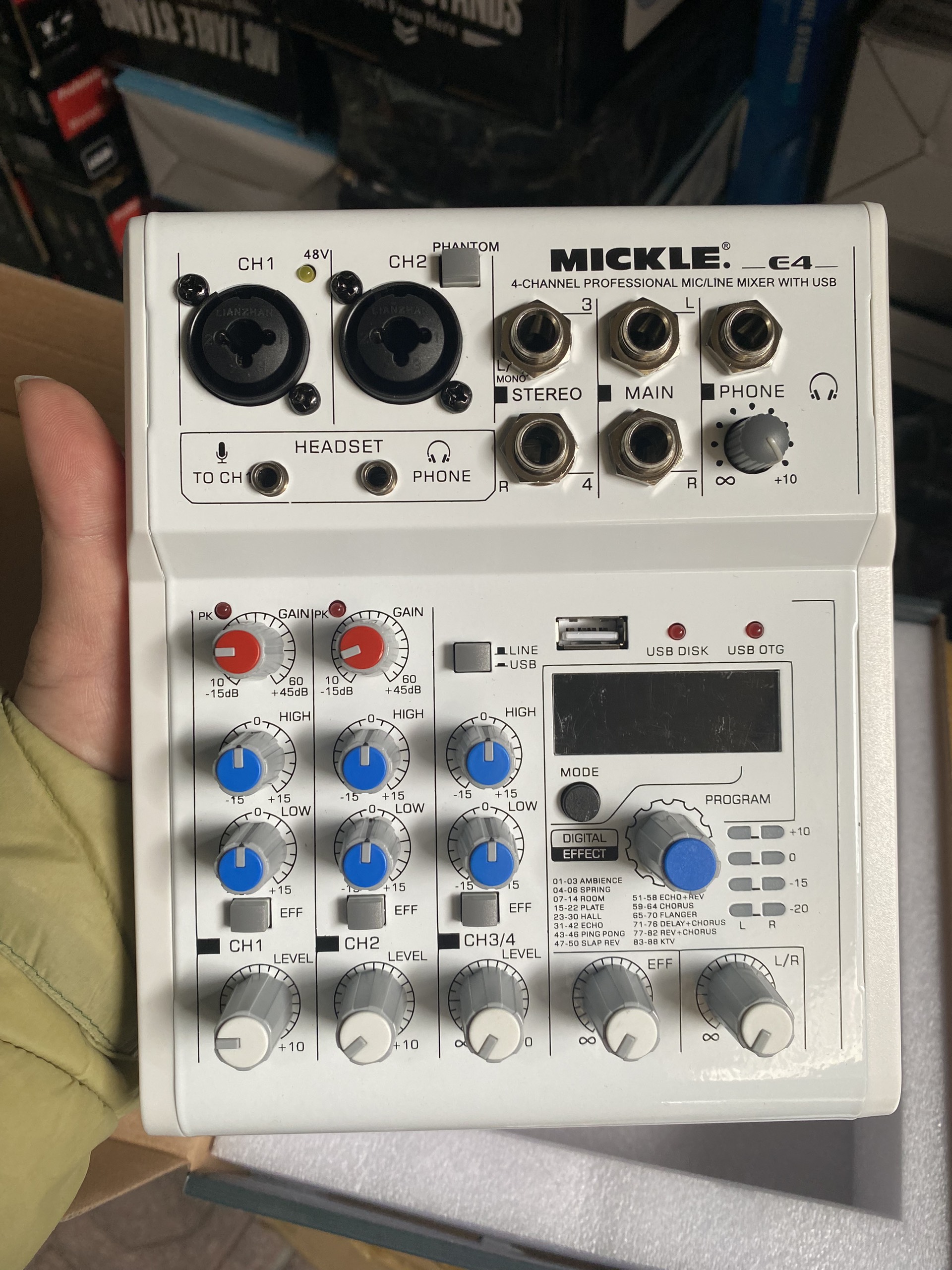 Mixer Karaoke Livetream Mickle E4