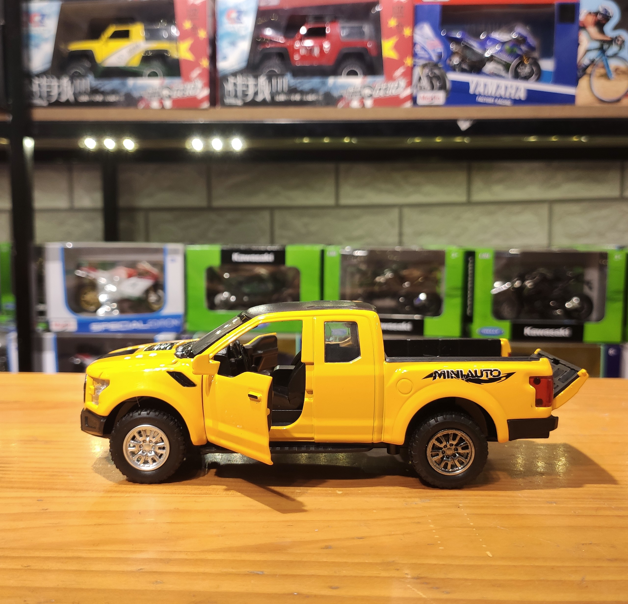 Xe mô hình giá rẻ Ford F150 Raptor tỉ lệ 1:32 hãng Miniauto