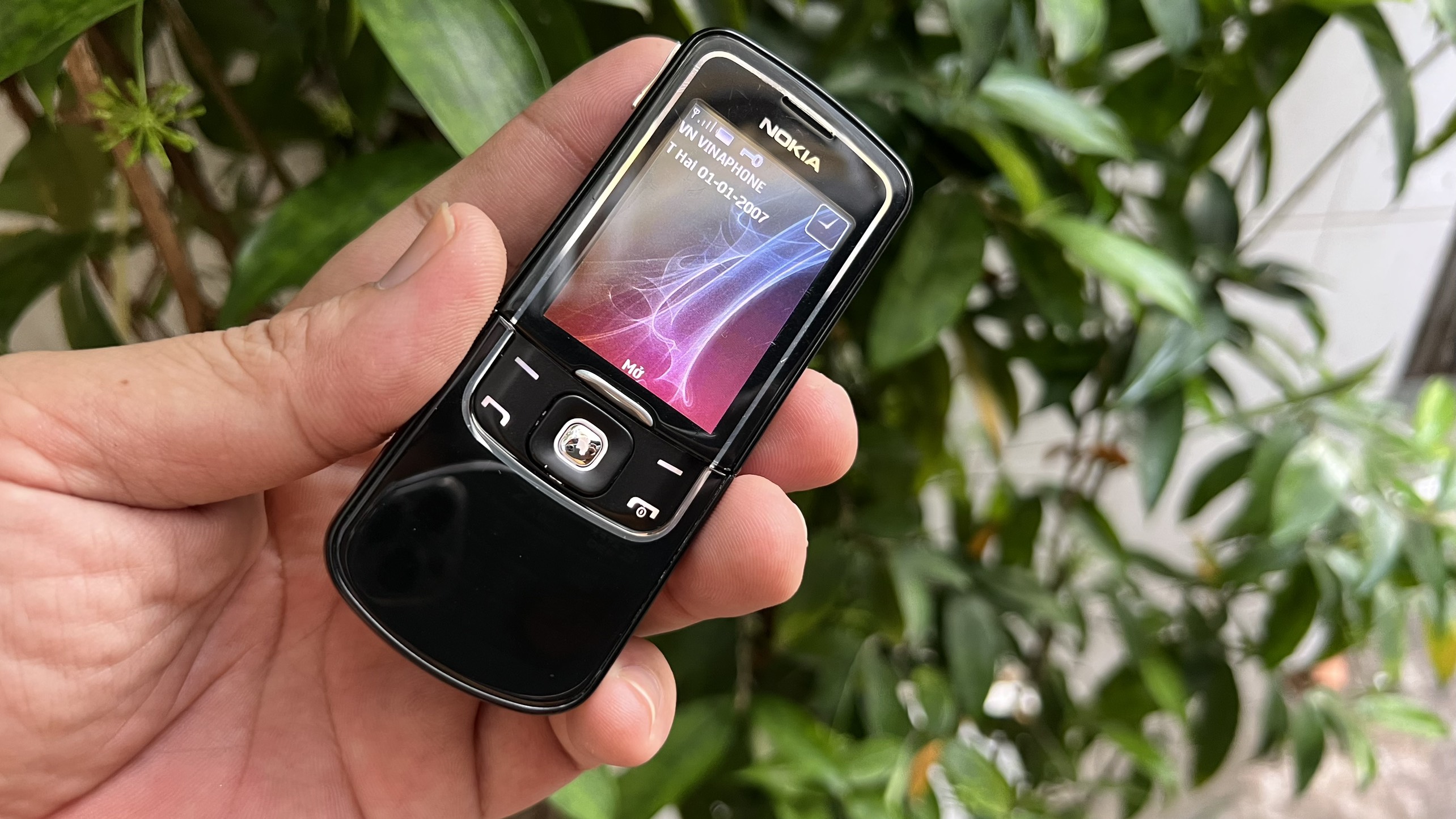Điện thoại Nokia 8600 Luna chính hãng