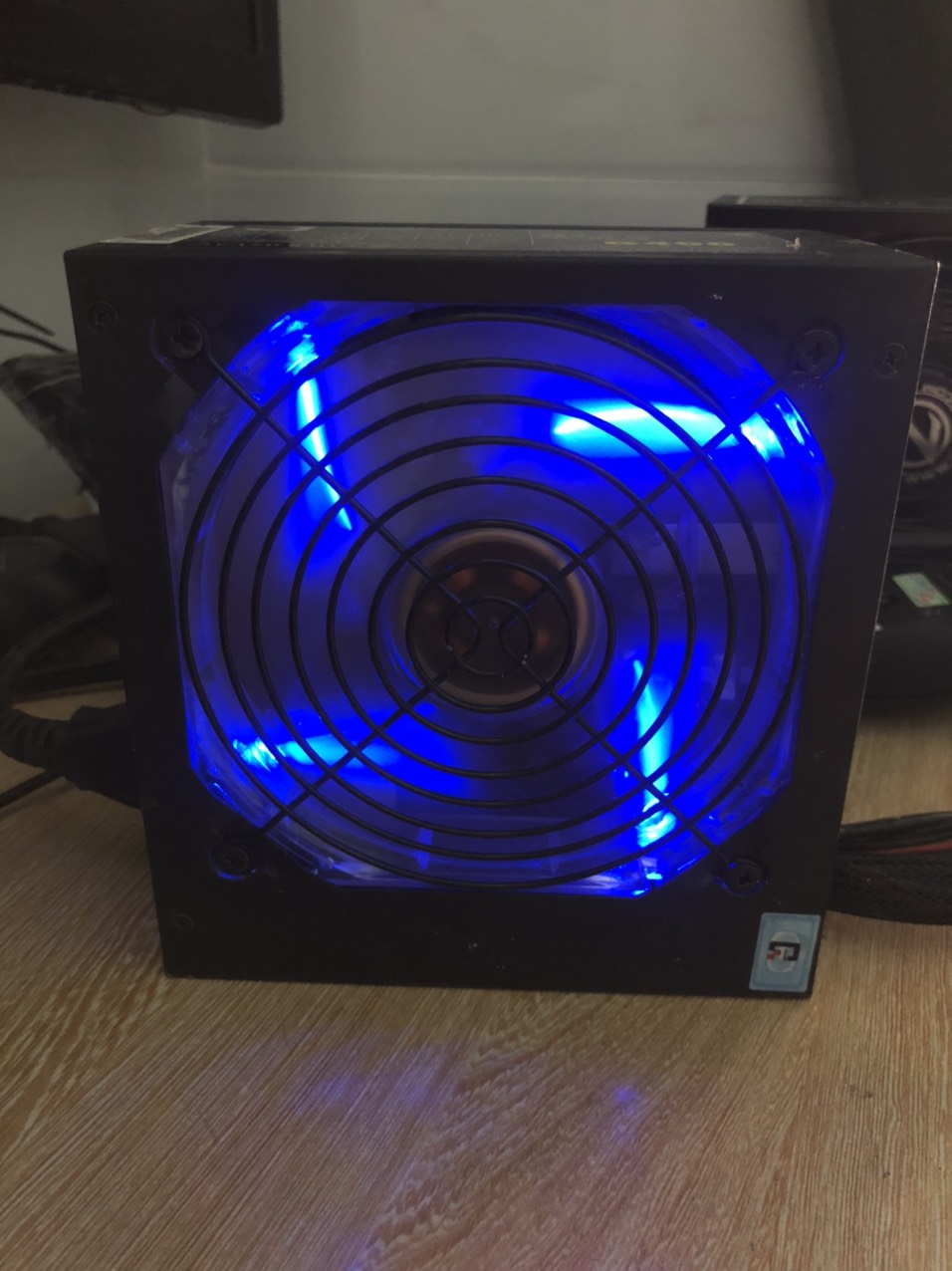 Nguồn jetek công suất thực 380w g400 2nd có led. 1 đổi 1 trong 1 tháng.