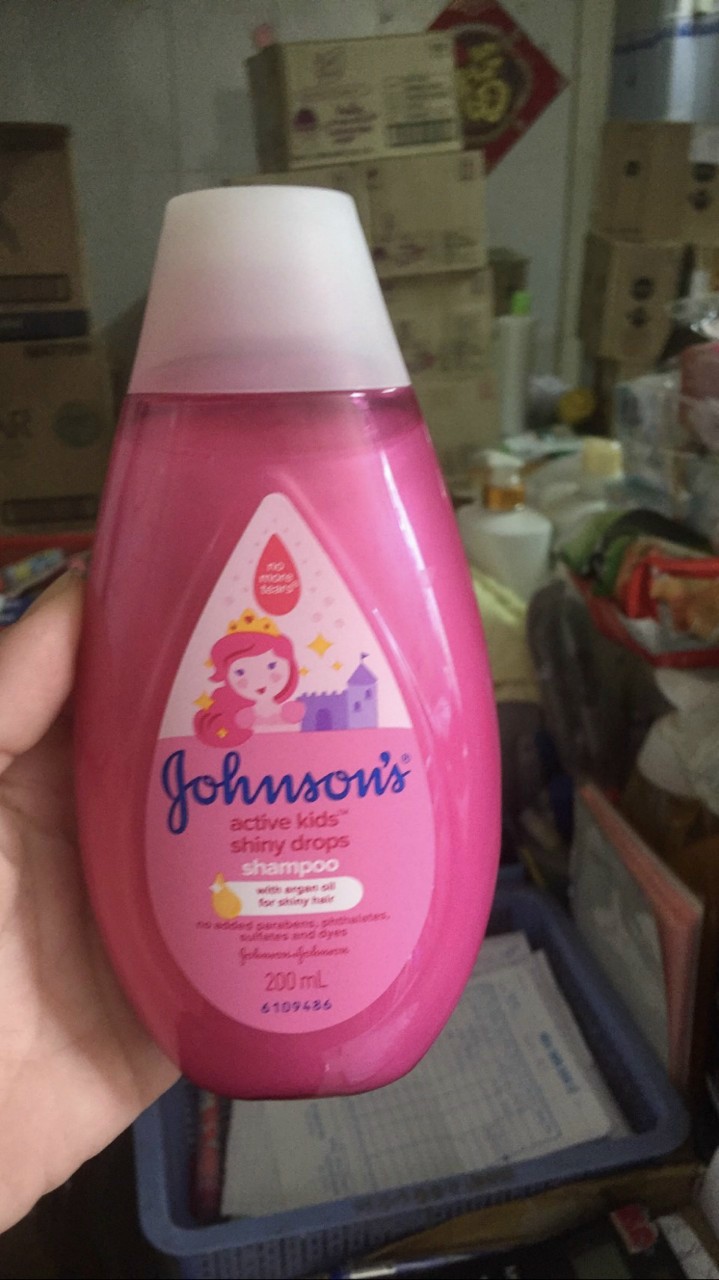 Dầu gội óng mượt Johnson's cho bé gái 200ml
