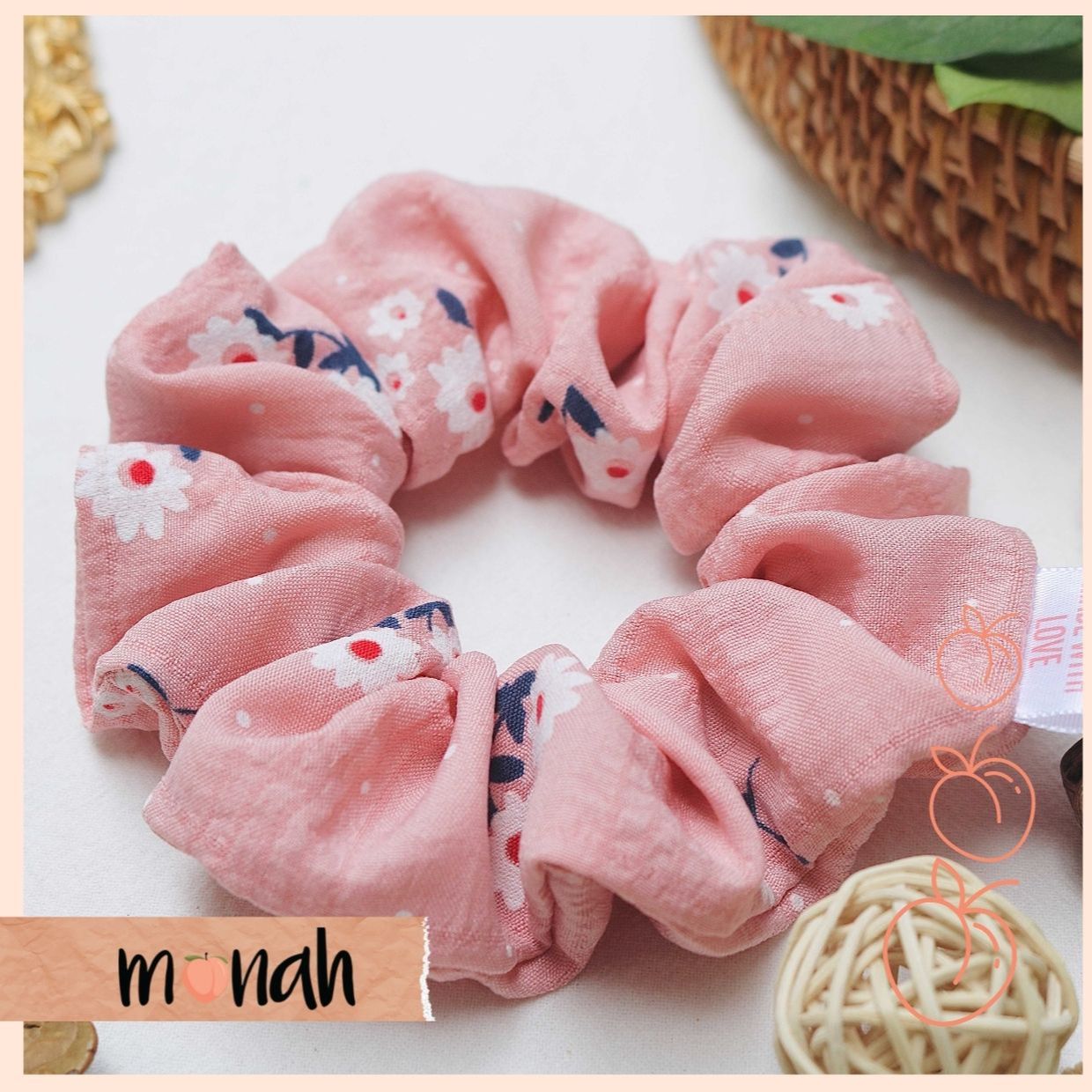 Dây cột tóc buộc tóc scrunchie hồng nude phối hoa trắng nữ tính thanh lịch