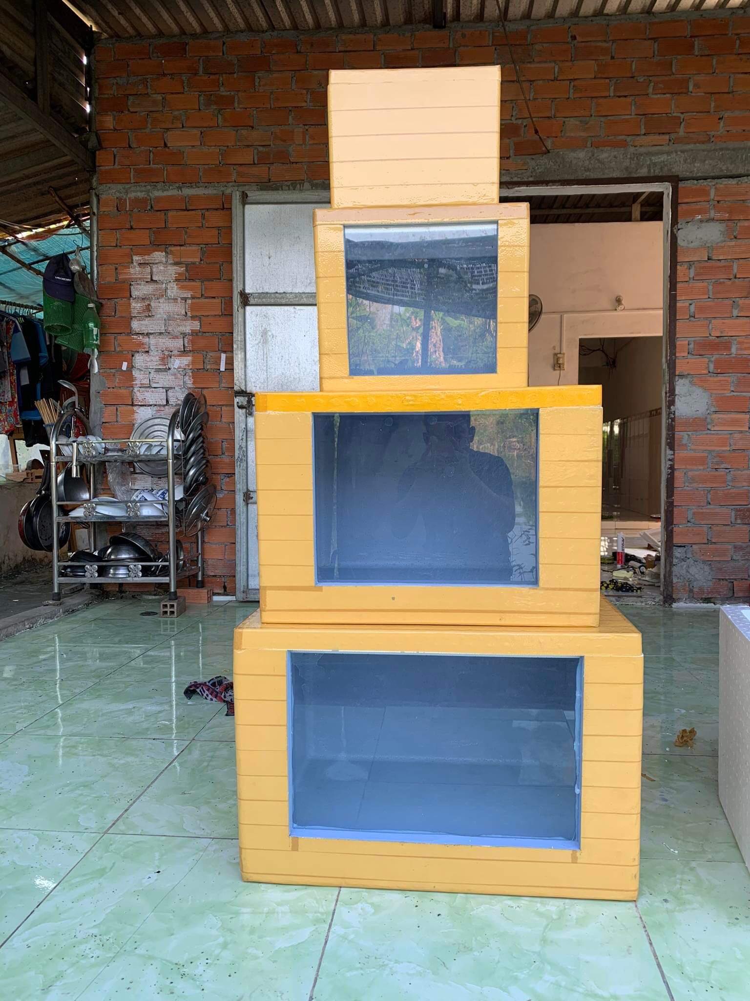 Thùng xốp ốp kính có đèn