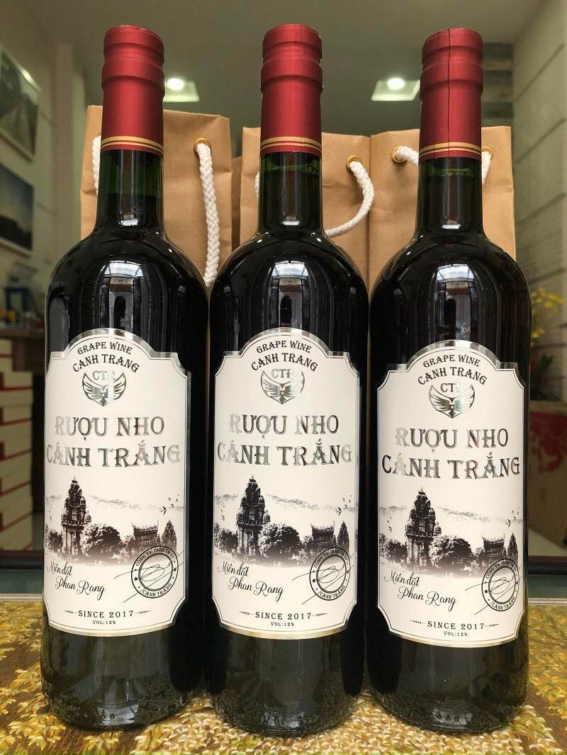 Rượu nho cánh trắng - chai 750 ml - được ủ từ 1 năm trở lên từ nho đỏ