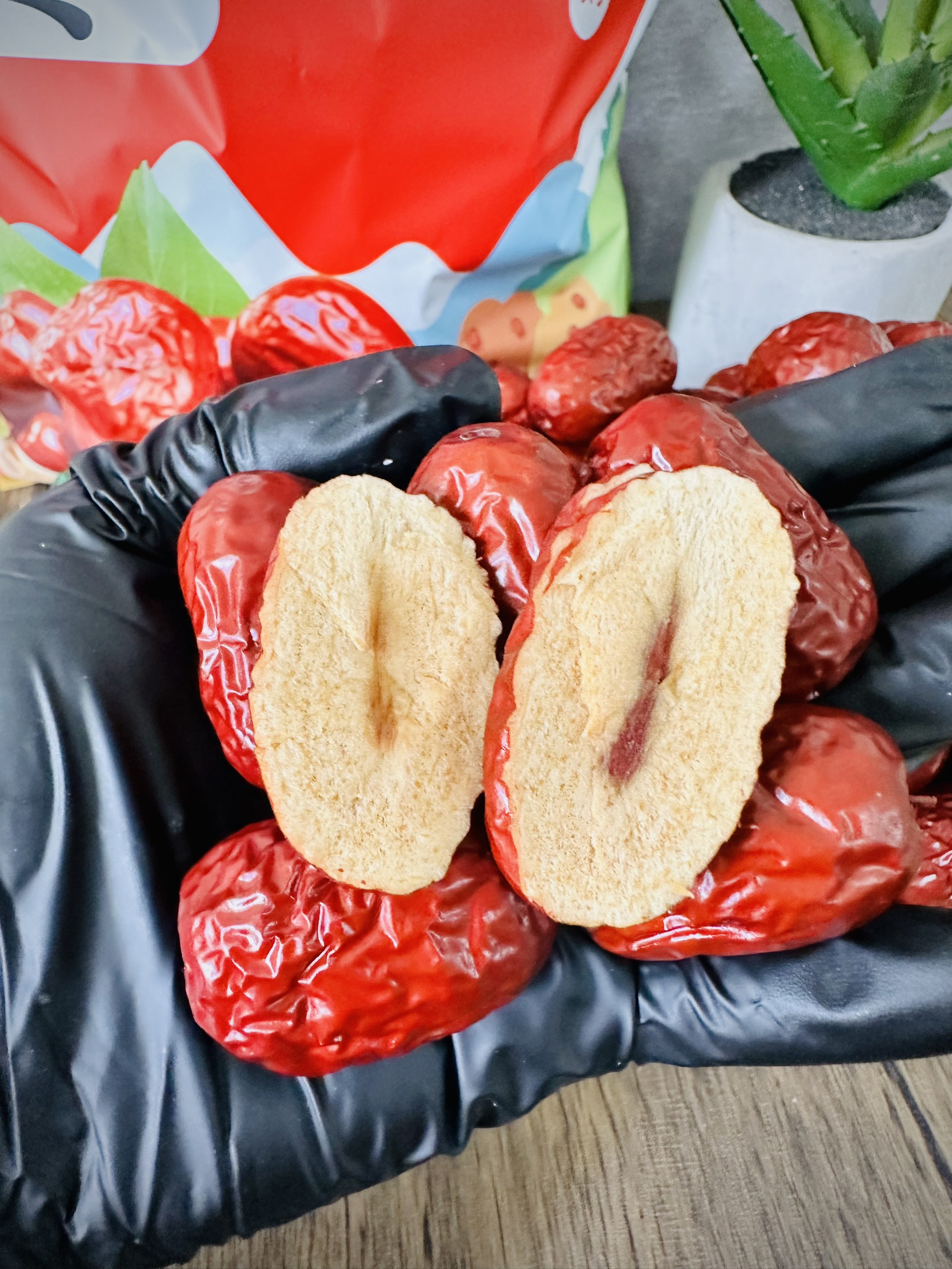 Táo đỏ tân cương hoà điền loại ngon size to túi 1 kg - táo đỏ thơm ngon và dinh dưỡng