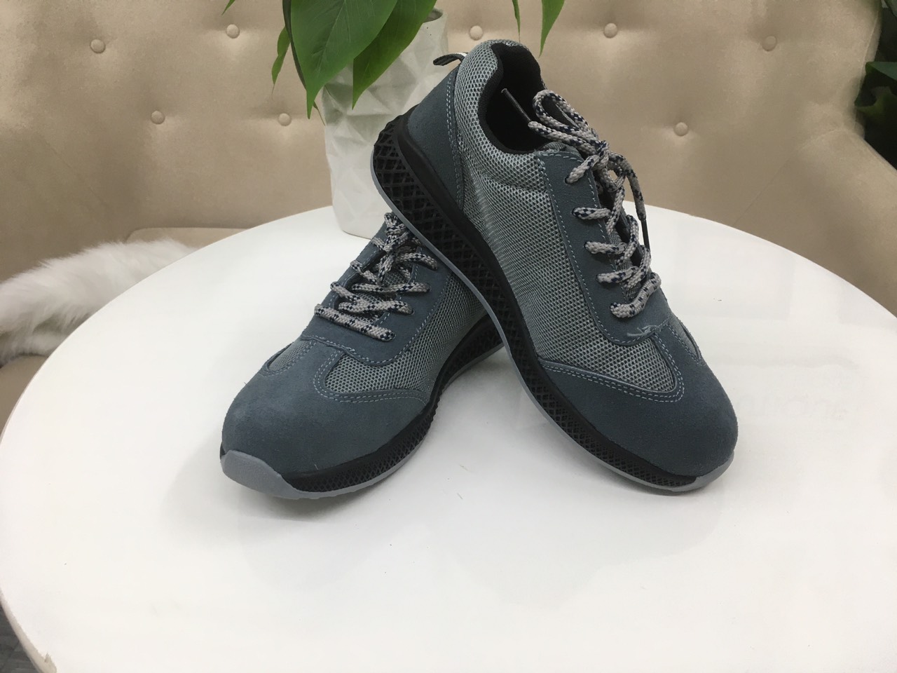 Giày bảo hộ lao động mũi thép - đế thép - siêu bền kiểu dáng thời trang thể thao QC M05