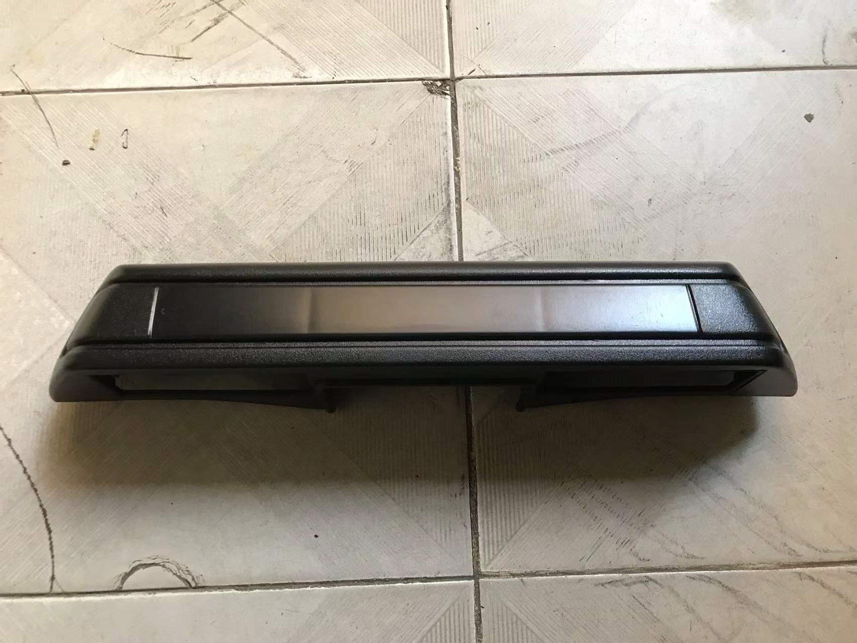 Ốp đèn soi biển số Mitsubishi Jolie