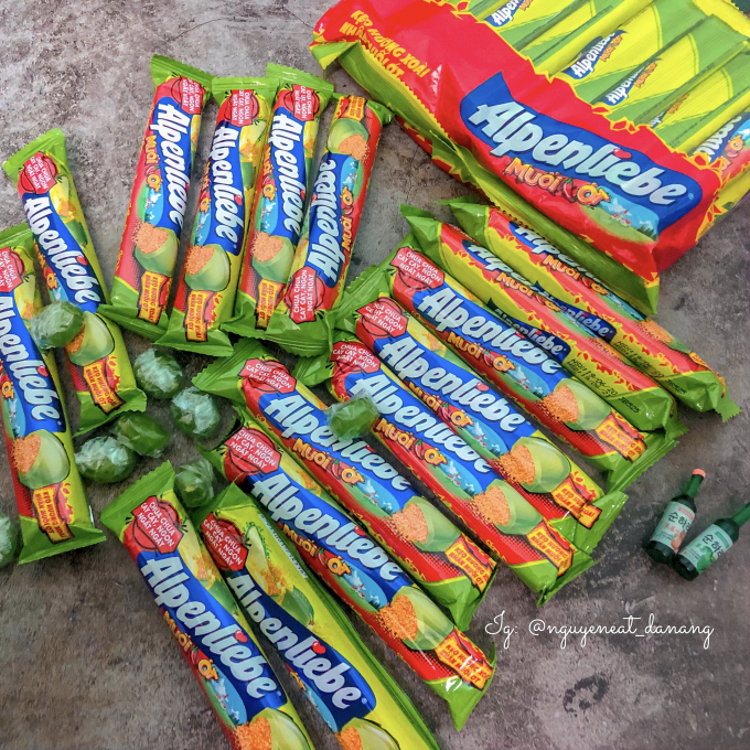 [HCM](Combo 5 cây 50k) Kẹo Alpenlibe Hương Xoài Muối Ớt - hương vị kẹo mới hương xoài nhân muối ớt