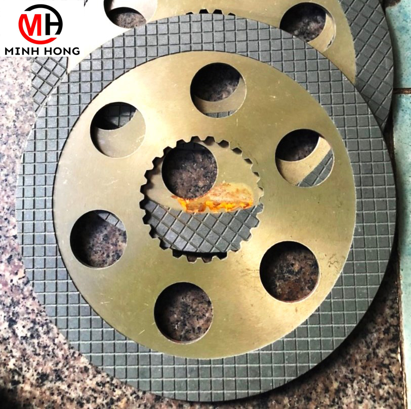 Lá bố thắng máy cày hino e324
