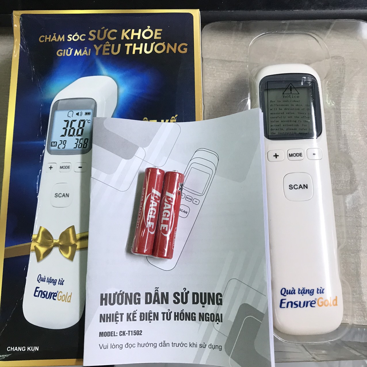 Nhiệt kế hồng ngoại Quà tặng của Ensure gold
