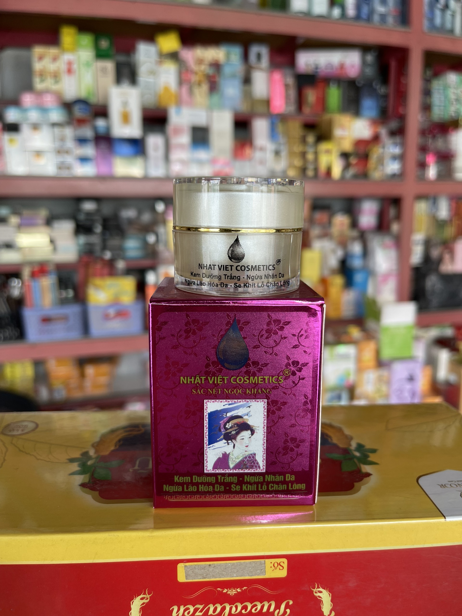 Kem dưỡng trắng - ngừa lão hóa da - se khít lỗ chân lông Sắc Nét Ngọc Khang 8g - 8936057410061