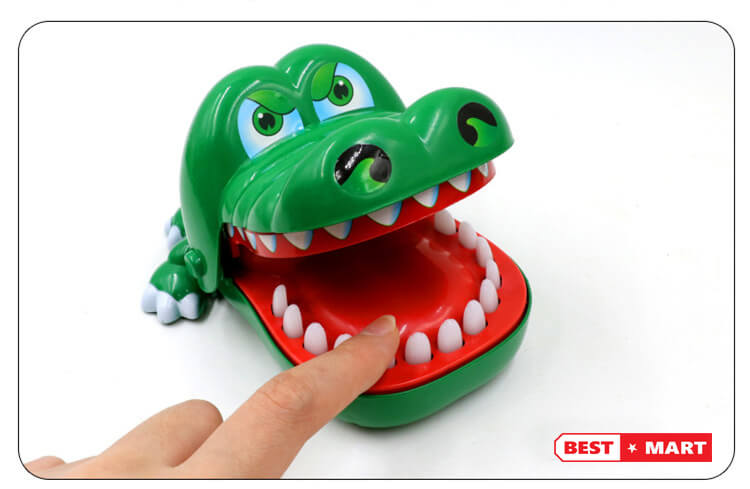 Đồ Chơi Khám Răng Cá Sấu Cắn Tay Cho Bé