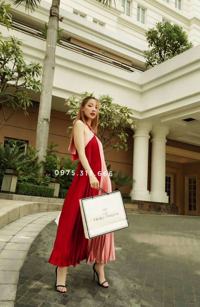 Đầm Cổ Yếm, Váy Maxi Dập Ly V34, Chất Lụa Mềm Mướt, Hot Nhất Hè 2021 Cho Dáng Dài Miên Man Và Những Shot Ảnh Để Đời