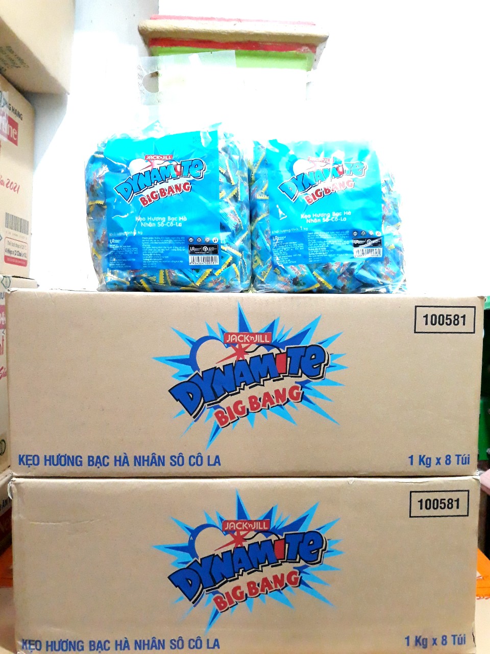 Thùng 8 Gói 1kg Kẹo Hương Bạc Hà Nhân Sô Cô La Dynamite