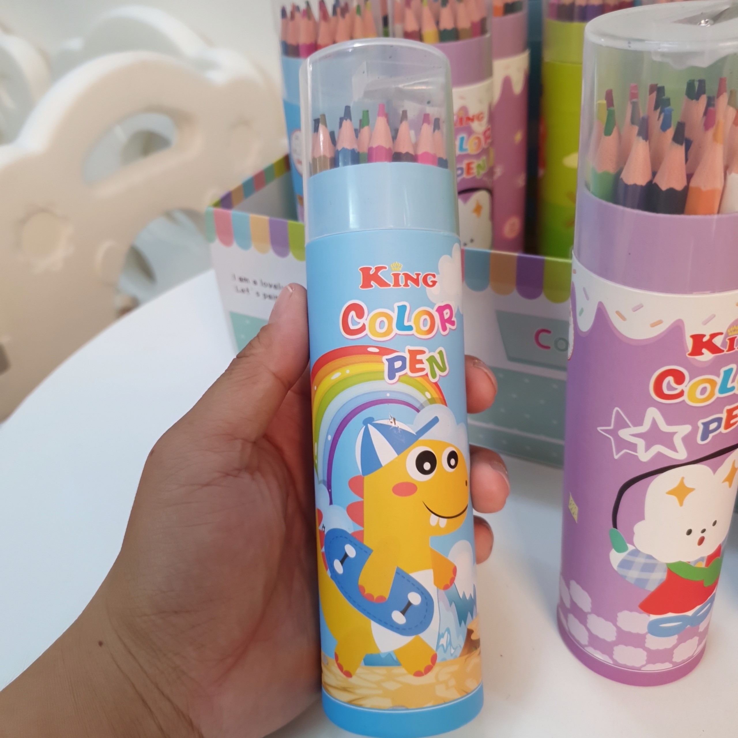 Ống 12 cây bút chì màu giúp bé tập tô vẽ