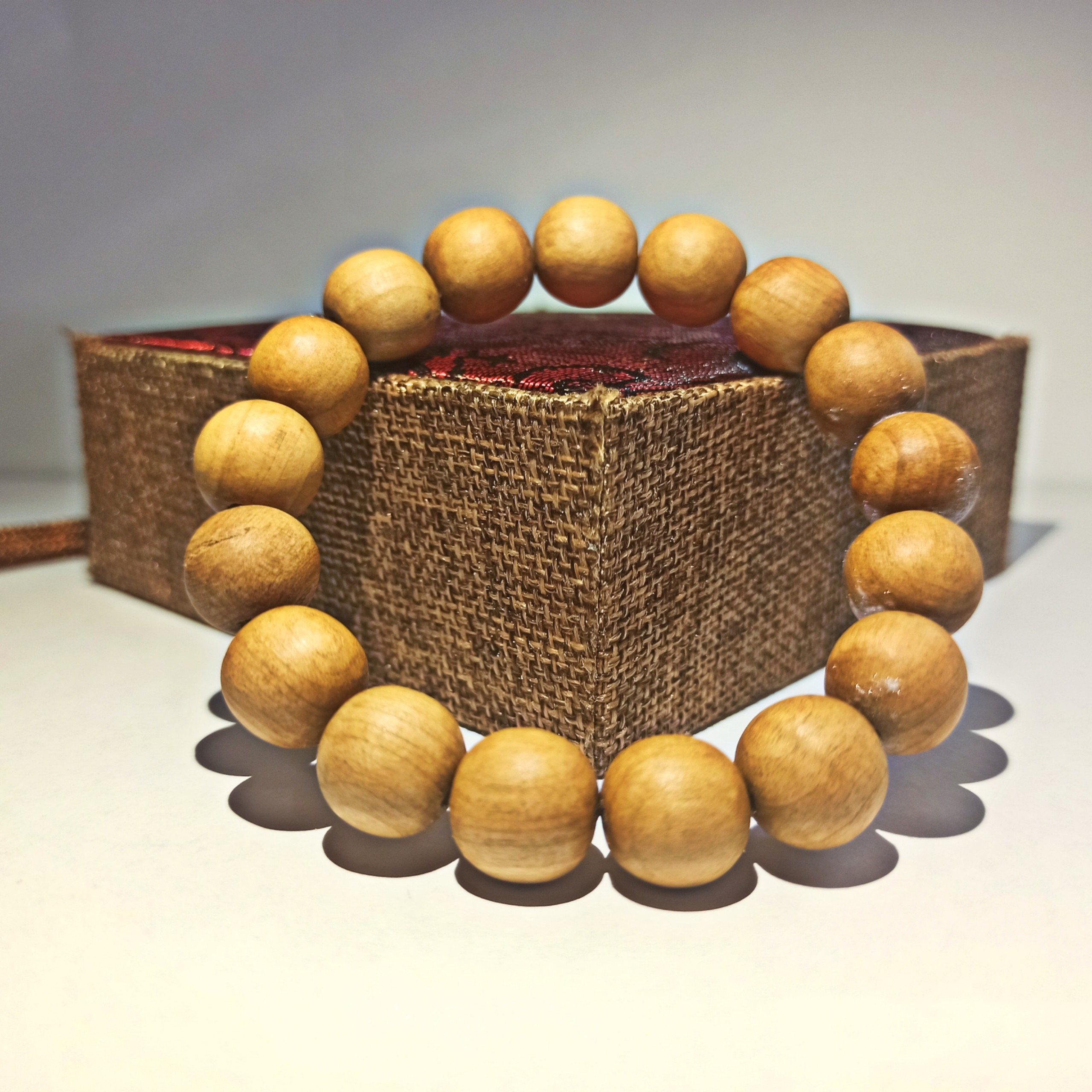 Vòng tay gỗ Tuyết Ngọc Am - Vòng phong thủy hợp mệnh thổ, mệnh kim, phù hợp cho cả nam và nữ