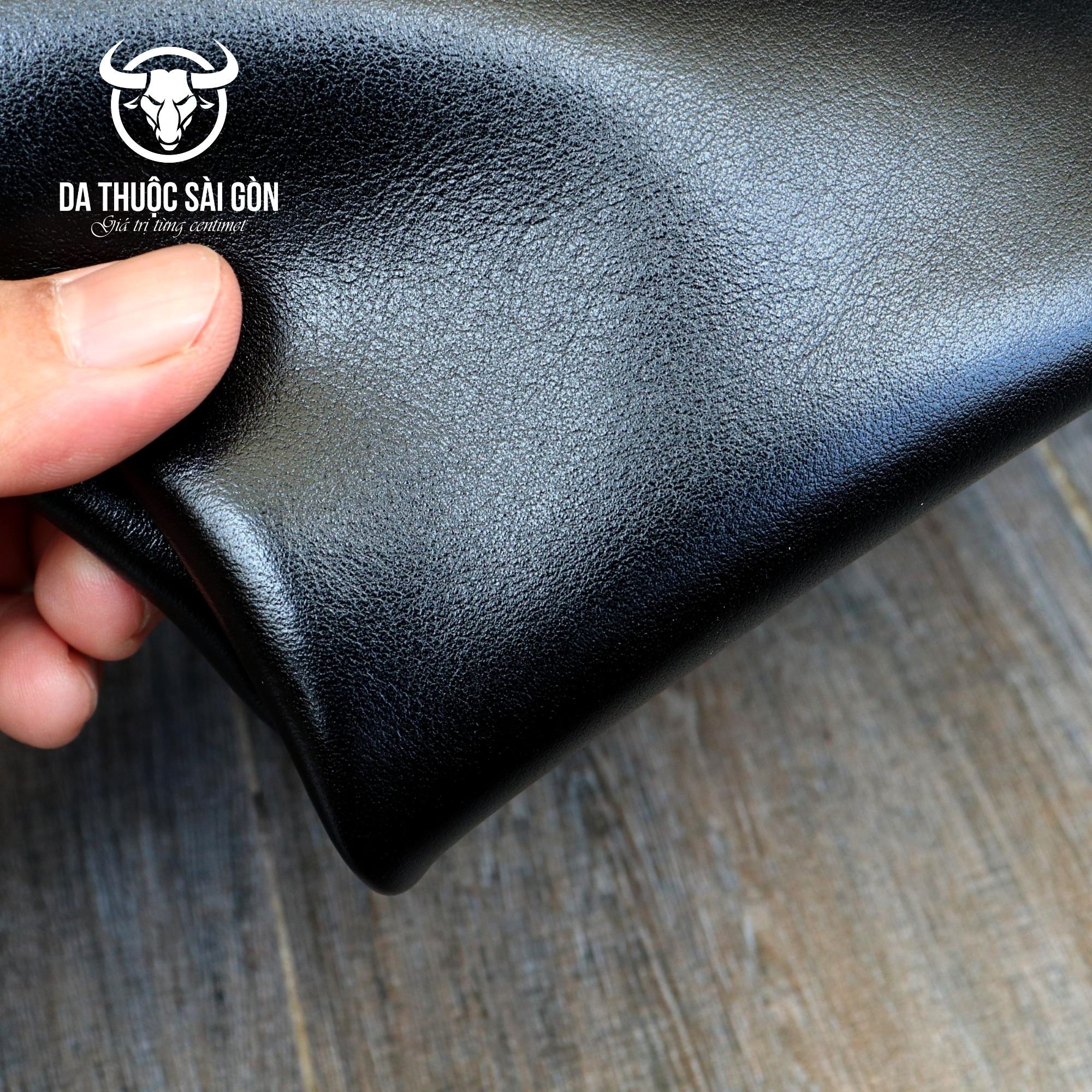 10 Pia (0.9m2) da bò Flexible cao cấp màu đen thương hiệu Da Thuộc Sài Gòn chất da đanh dẻo độ dày 1.6 mm - 1.8 mm phù Hợp may túi xách ví da giày dép - Da thật