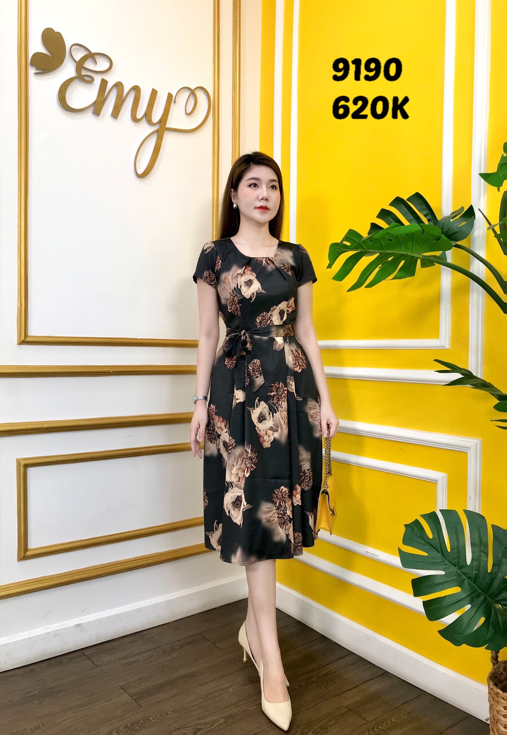 Đầm em9190 xoè nền đen ht