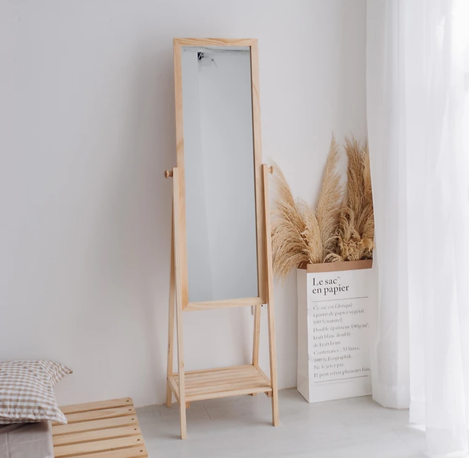 Gương đứng soi toàn thân phối kệ -Chất gương đẹp, ảnh chân thật, có thể điều chỉnh góc nghiêng gương, chất liệu gỗ thông nhập màu sắc tươi đẹp