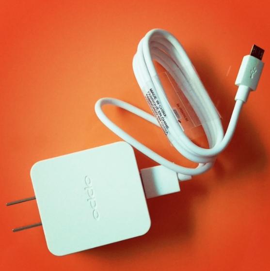 [HÀNG CHÍNH HÃNG]BỘ SẠC ZIN OPPO AK-717 DÙNG CHO TẤT CẢ ĐIỆN THOẠI OPPO A37, NEO3, NEO5, NEO7,NEO9, F1, F1S, F3 Plus, F3, A33 - 2A 2017 (White)