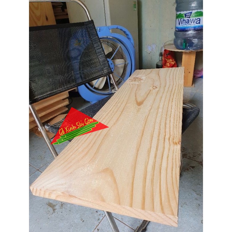 Gỗ thông tấm dài 80cm x rộng 24cm x dày 2cm đã bào láng đẹp 4 mặt phù hợp để làm kệ, trang trí, làm vật dụng trong nhà