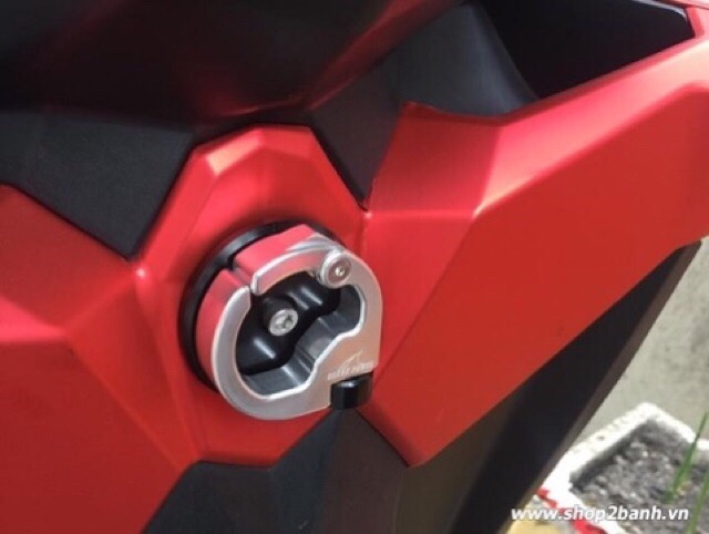 [ Màu vàng ] Móc treo đồ CNC gắn cho Click Thái , Vario , MSX , Vespa , SH