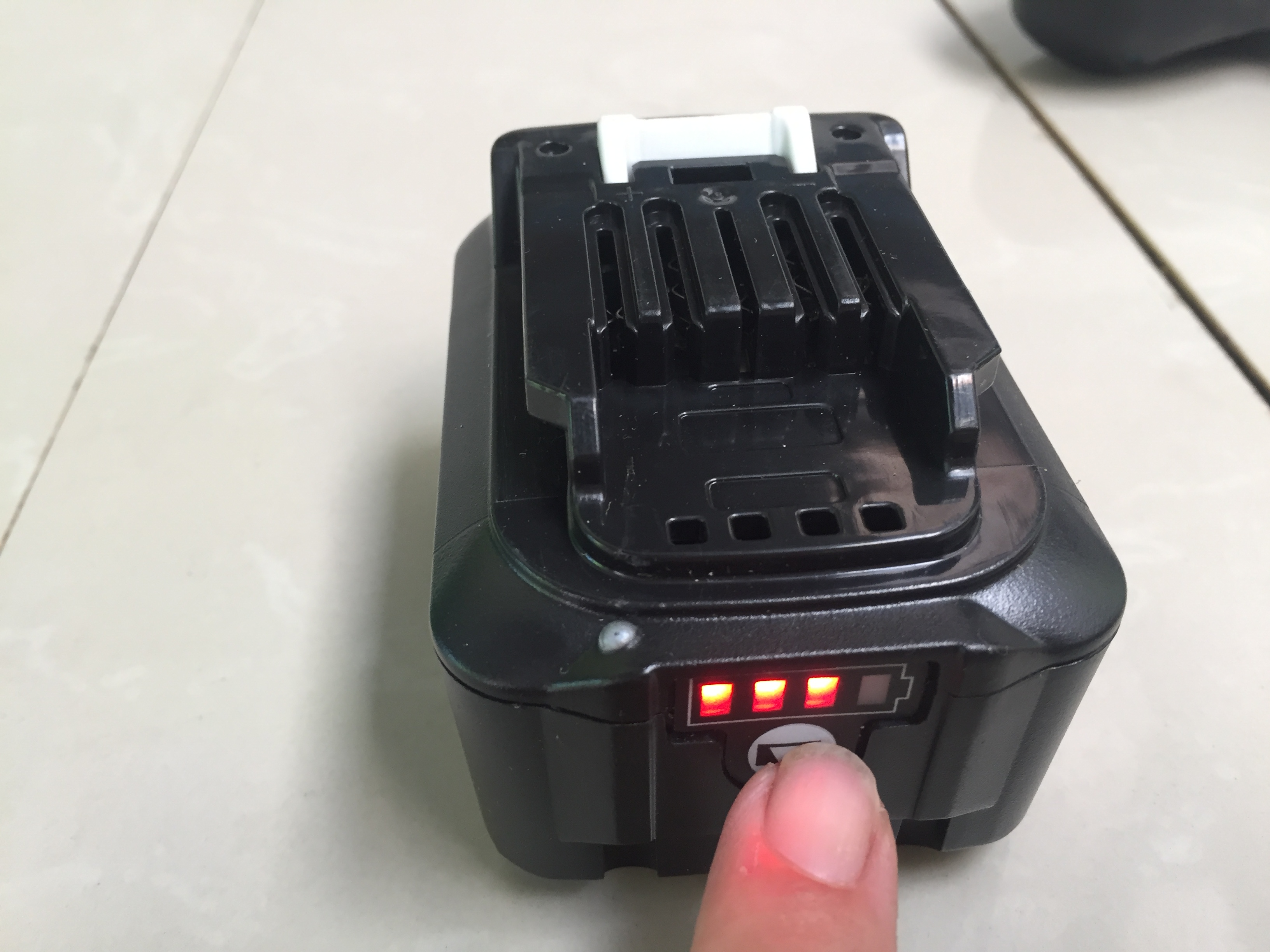 Pin Makita 12V Max 2.5A Được Làm Từ Pin Samsung Mới - Kèm Sạc