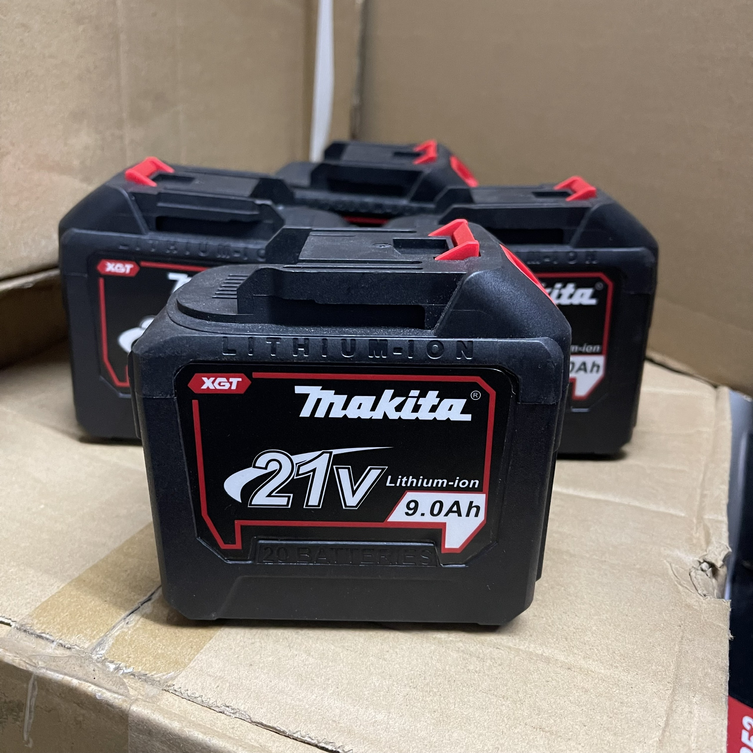 Pin đóng makita 20 cell 5s4p 18v - 21v ,có đèn led báo pin.