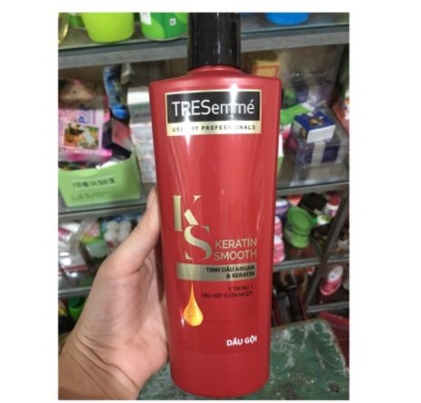 Dầu gội TRESemme vào nếp mượt mà Keratin Smooth 340g