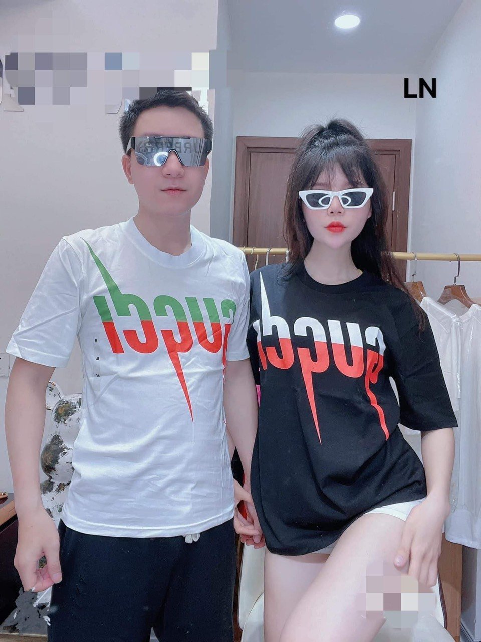 Áo thun tia sét siêu hót và sang trọng cả nam và nữ đều mặc được nhé.