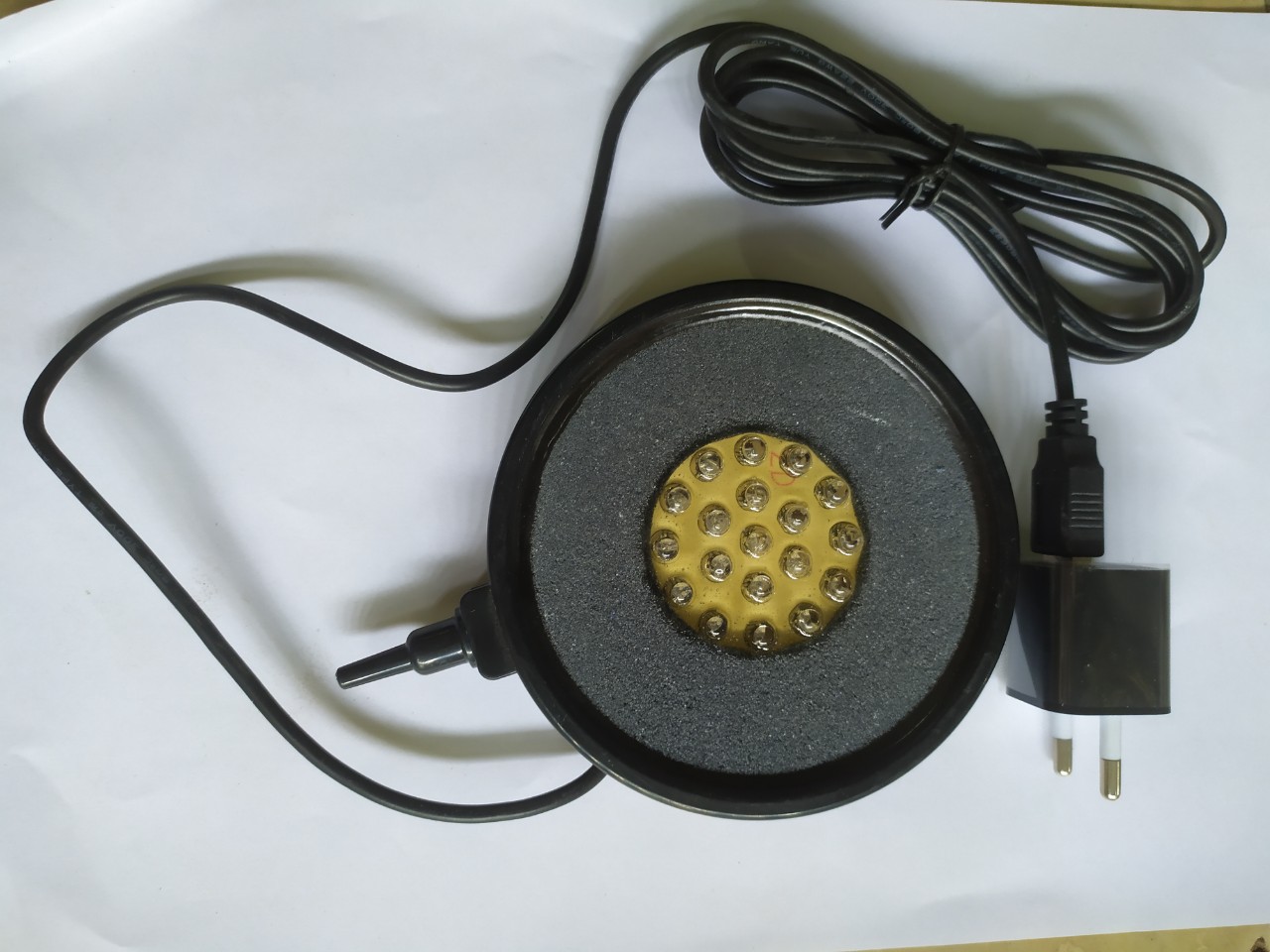 Dĩa sủi oxy có đèn Led cho bể cá cảnh.