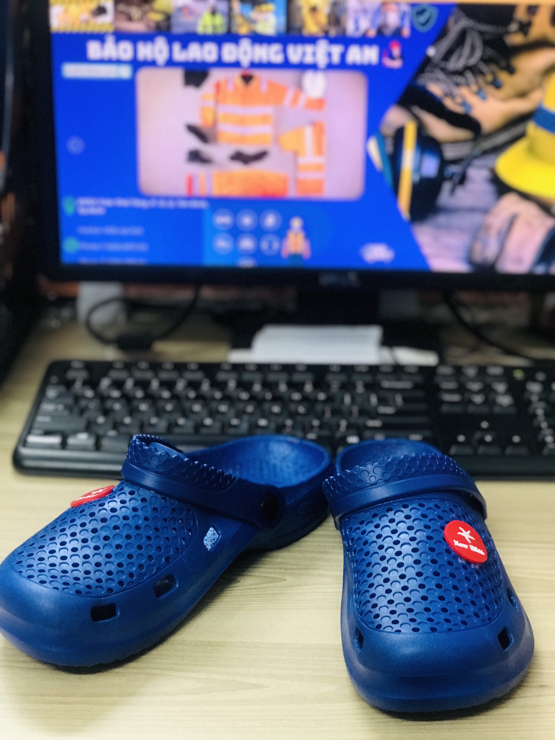 10 Đôi Dép sục nhựa xanh dép lỗ siêu nhẹ đi trong nhà Unisex chính hãng