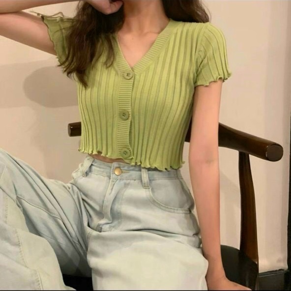 Áo croptop đính nút to cổ v tay ngắn body mc