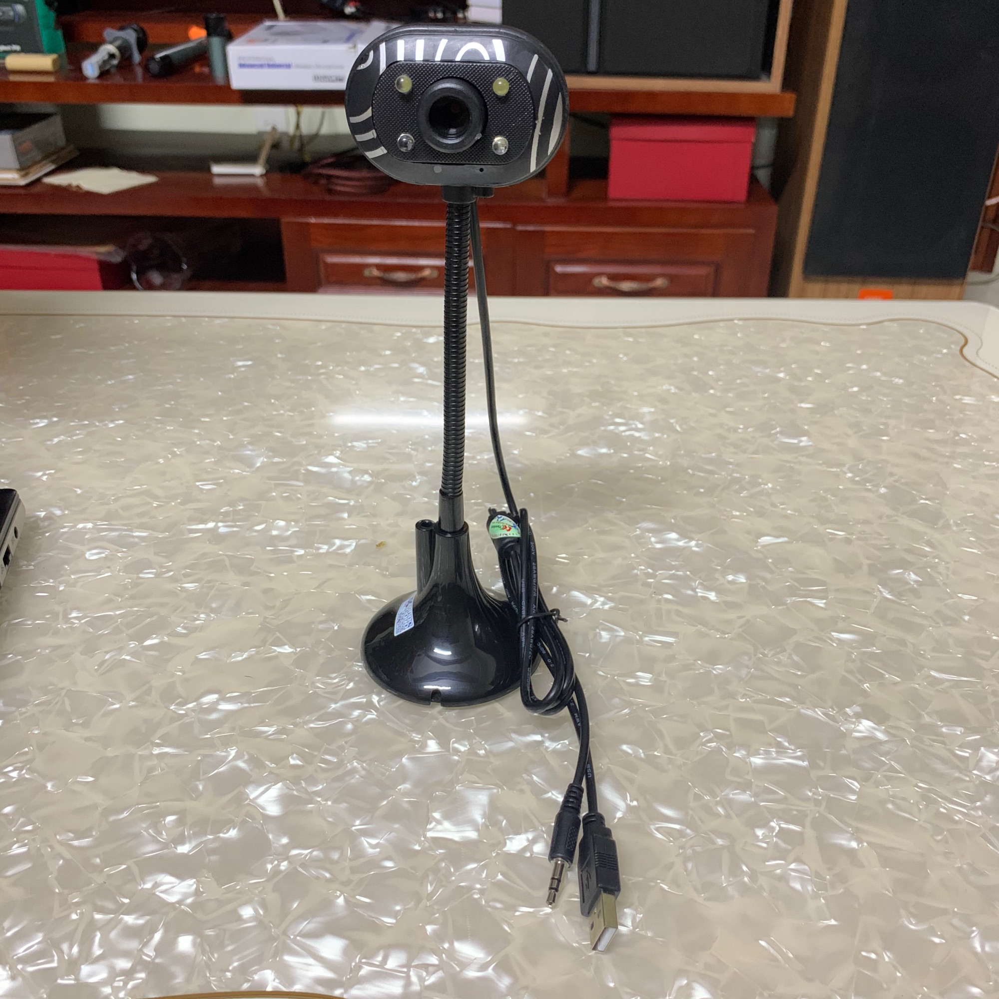 Webcam học trực tuyến có micro cắm là chạy