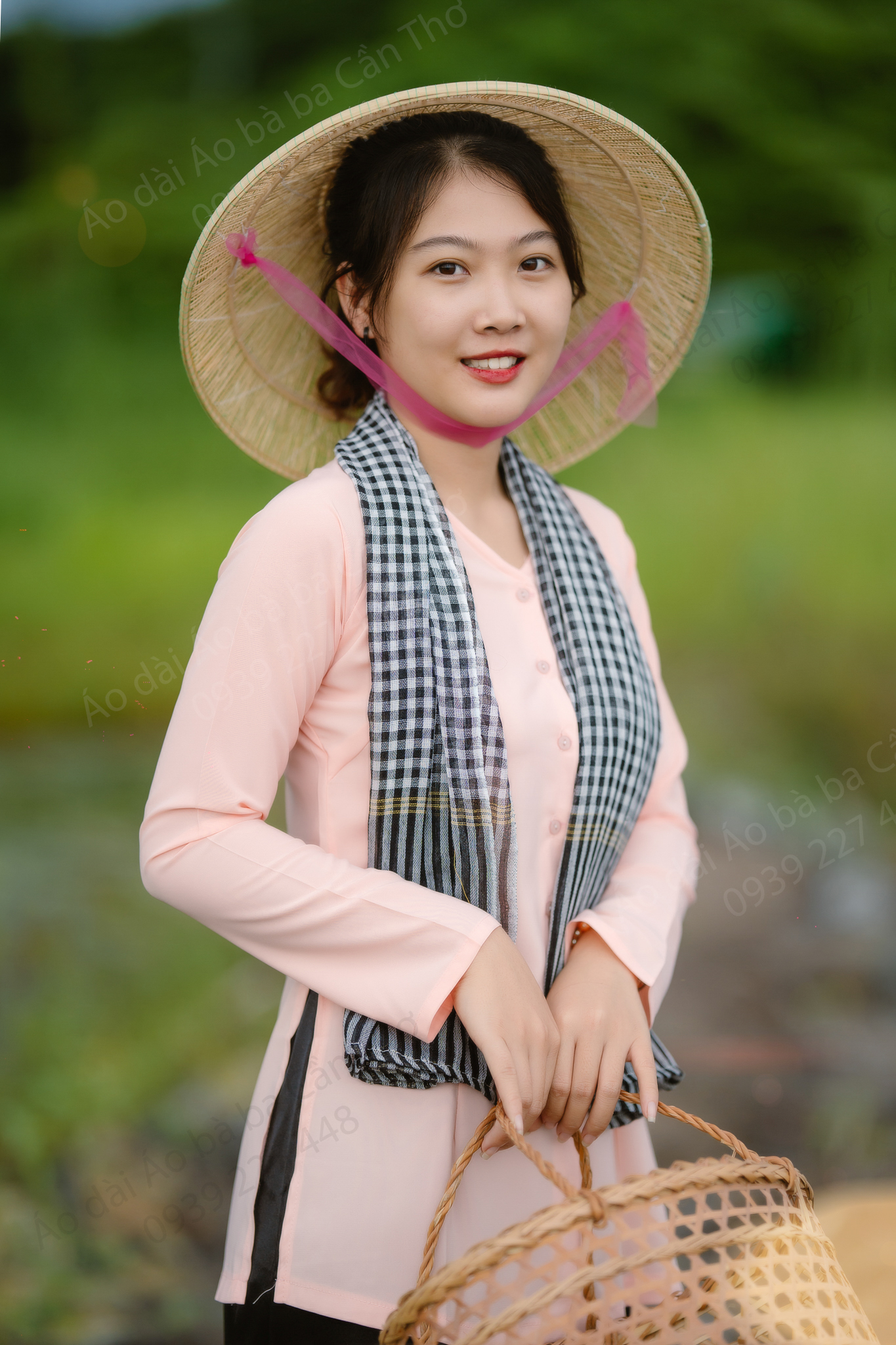 Bộ bà ba lụa hồng quần phi đen - Áo bà ba lụa lẻ nam bộ - Có bộ bà ba Bigsize- may sỉ bà ba toàn quốc - May bộ bà ba theo yêu cầu