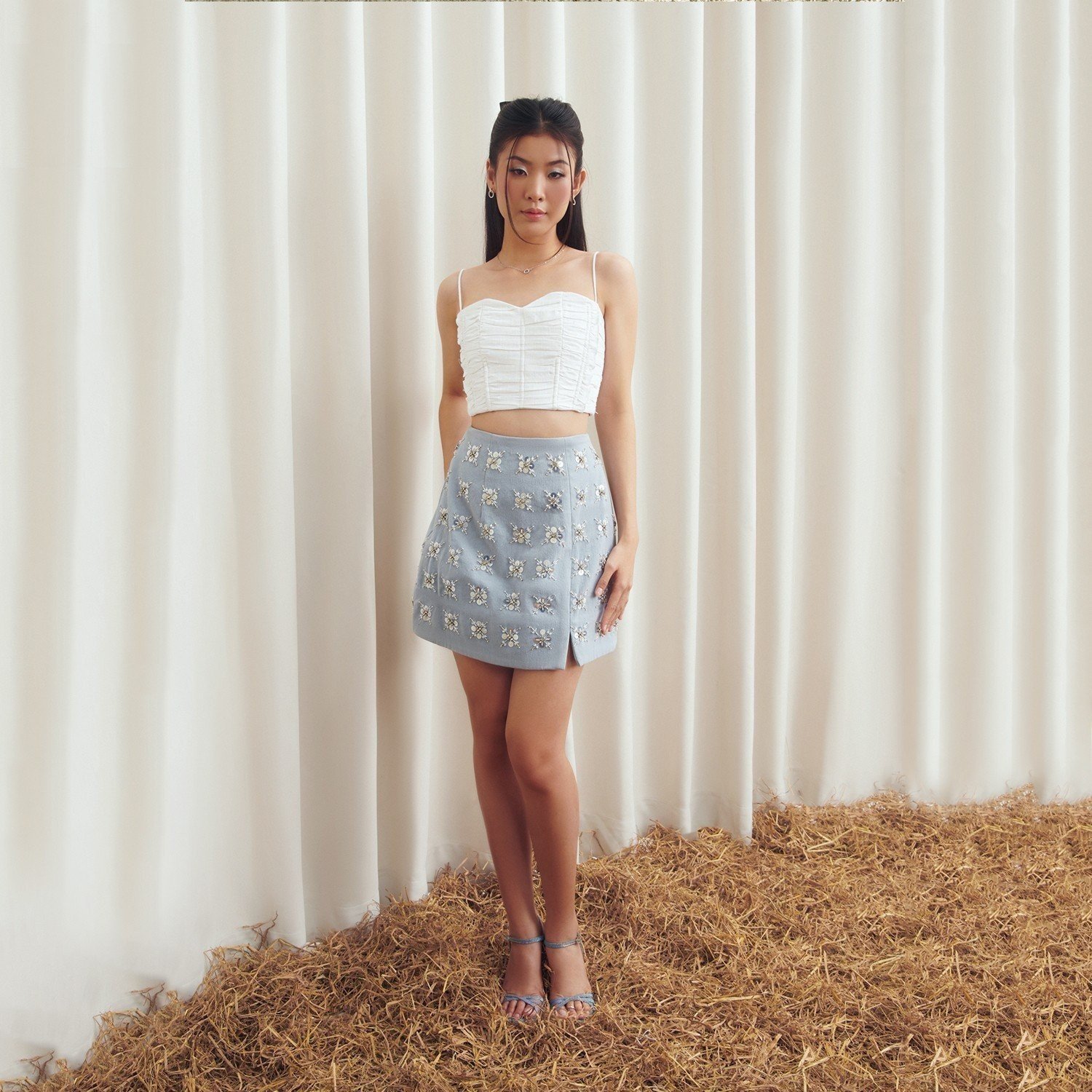 MAVEN - Áo croptop trắng hai dây xếp ly Daze Top