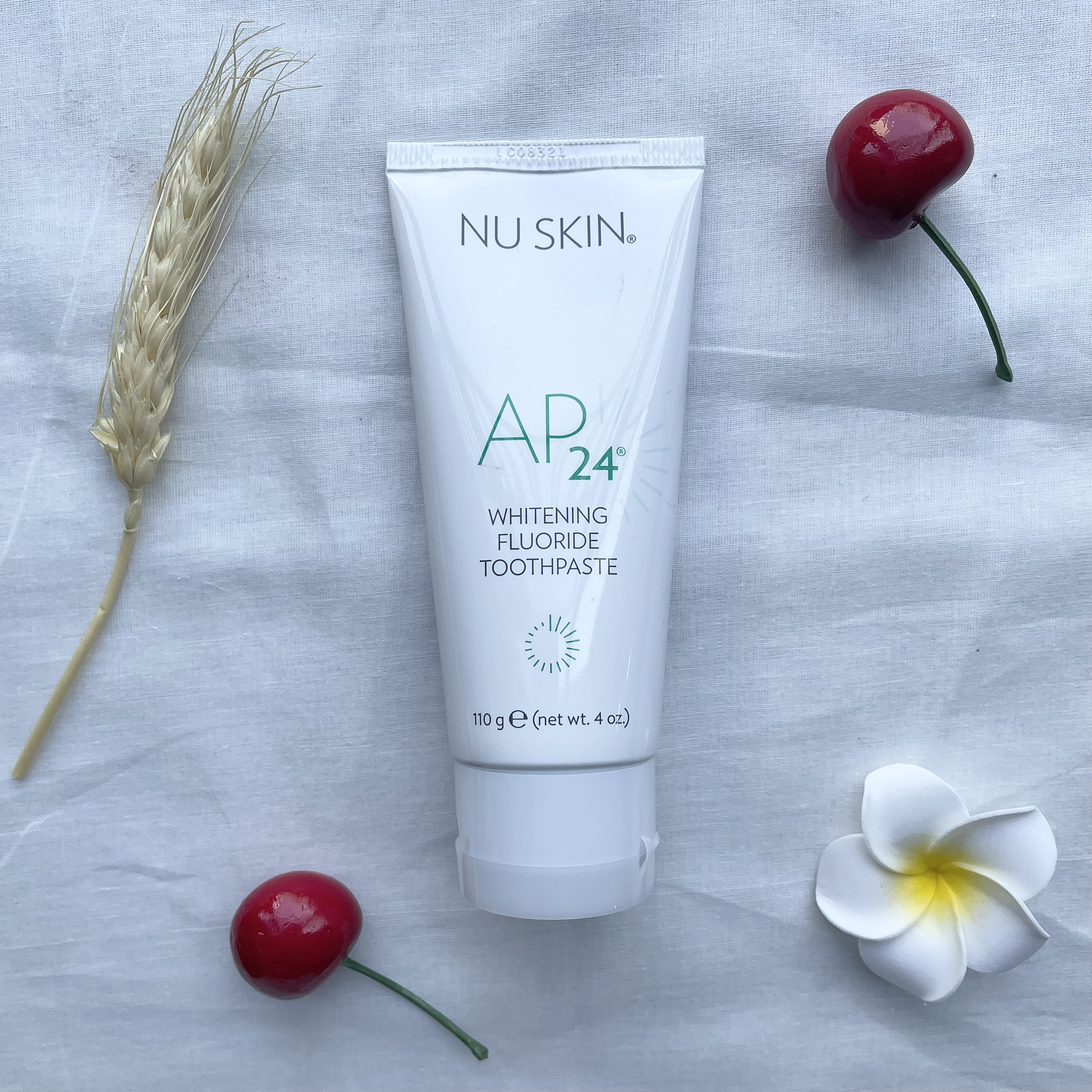 Kem đánh răng nu skin ap24 whitening fluoride toothpaste 110g hàng nhập mỹ loại bỏ vết ố vàng mang lại hàm răng trắng sáng