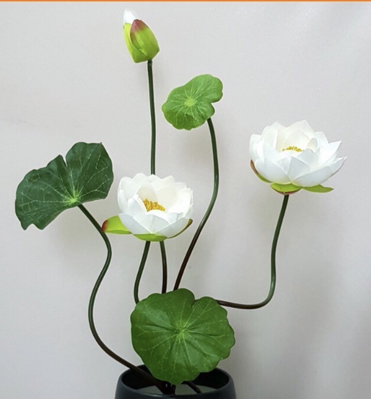 Hoa sen cao cấp hoa giả . cành dài 60cm 2 bông 1 nụ . trang trí tiệc thiết kế tinh tế đẹp giống thật
