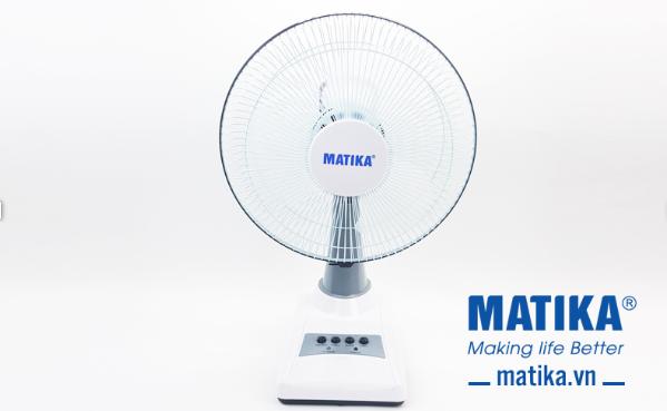 Quạt tích điện Matika MTK-6312 nhỏ gọn, có đèn, hoạt động pin lên đến 7h