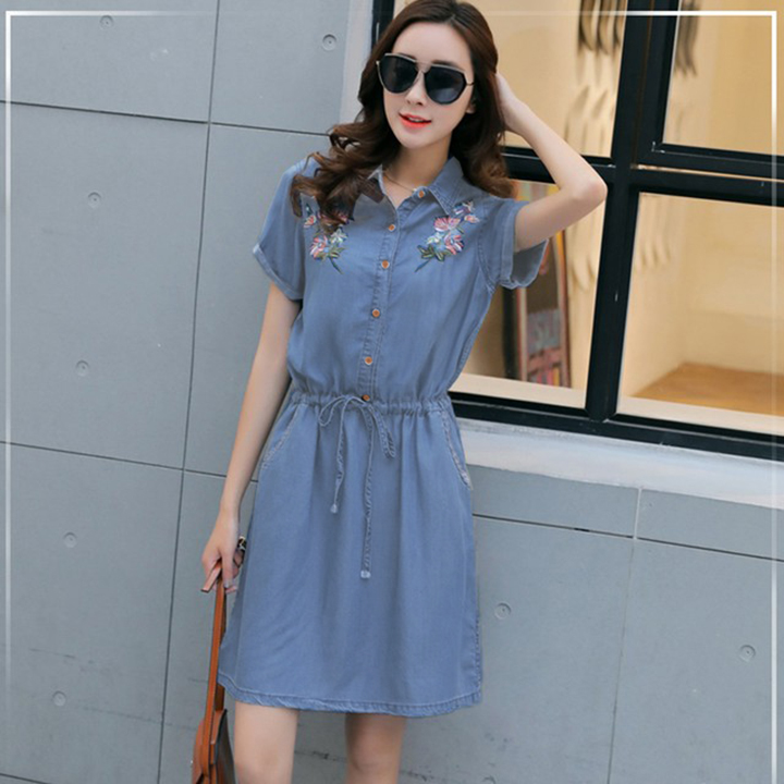 Đầm jean nữ thêu hoa dây rút eo