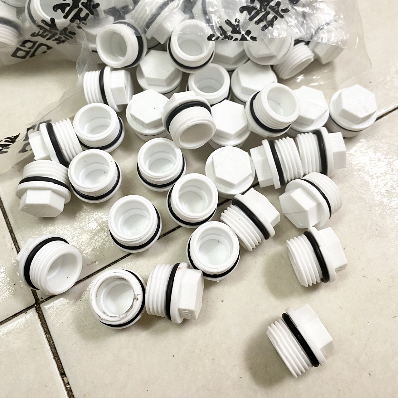 Nút bịt ren 21 , đầu bịt ống nước nóng 20 , ống pvc 21 , nút bị ống nước
