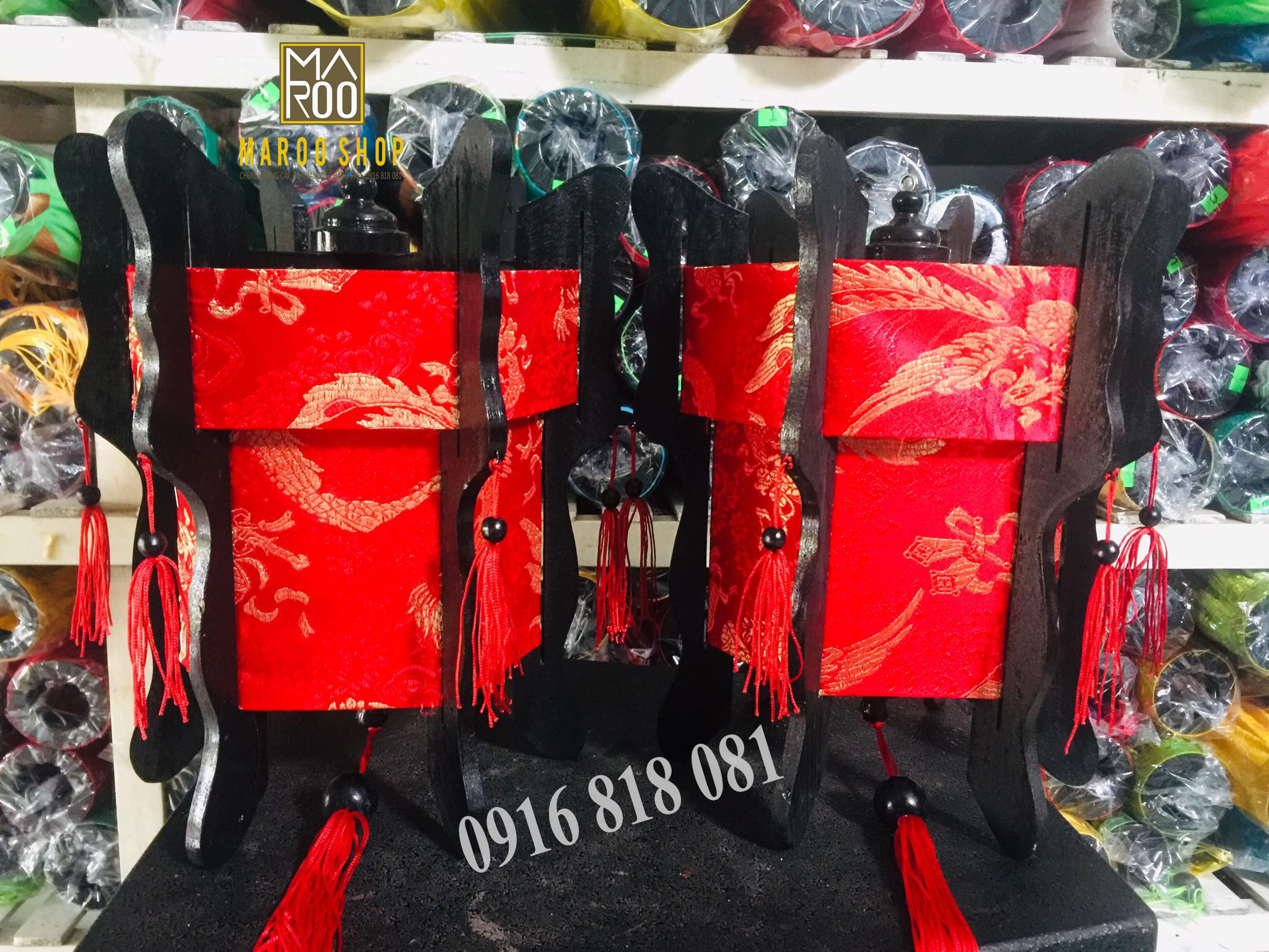 Đèn lồng Hội An gỗ lục giác vải gấm đỏ họa tiết rồng nổi size 30 cm