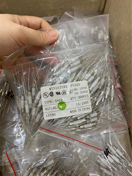 Túi 10 chiếc cầu chì chân cắm sứ trắng 5x20mm 1a 250v